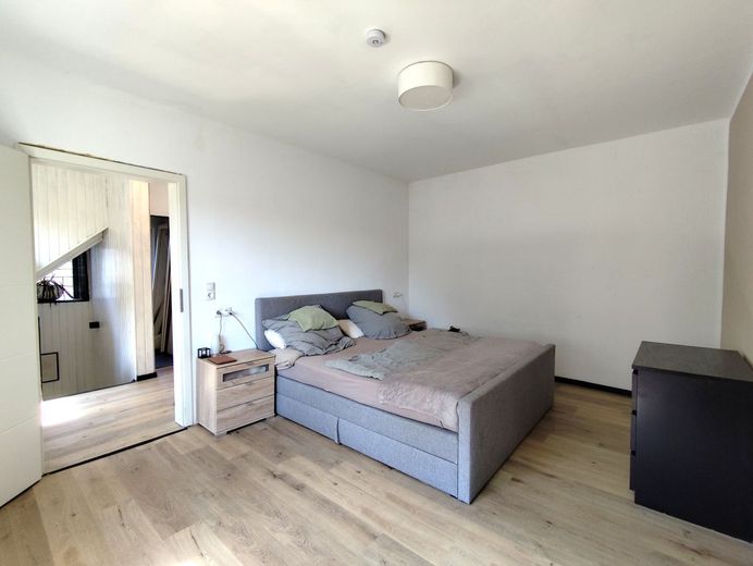 Historischer Charme trifft moderne Nachhaltigkeit: Liebevoll saniertes Einfamilienhaus in 95349 Trebgast mit Werkstatt, Garten und PV-Autarkie! – Schlafzimmer Ansicht 1