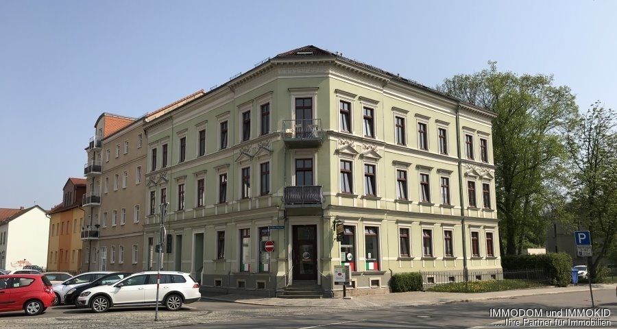 3-Zimmer-Dachgeschoss Wohnung mit BALKON, PKW-Stellplatz und offener Küche im Wohnzimmer zu vermieten! – Hausansicht