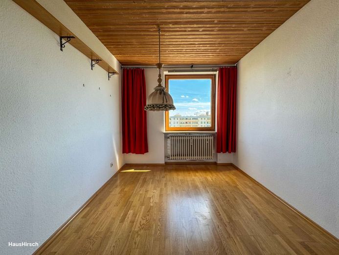Stilvolle 3,5-Zimmer-Wohnung mit Loggia &amp; Alpenblick am Leonrodplatz über den Dächern Münchens – Esszimmer/ Homeoffice/ Kinderzimmer