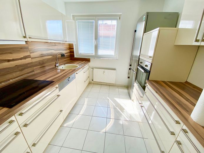 4-Zi.-Maisonette inkl. Garage in Frankfurt – Top-Rendite (5,5 %) oder Eigenbedarf möglich! – Küche