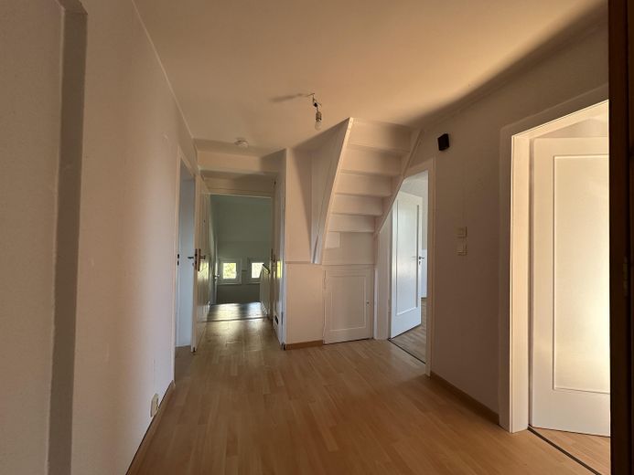 ZENTRUMSNAH! DG Wohnung ETW in saniertem MFH – Flurbereich