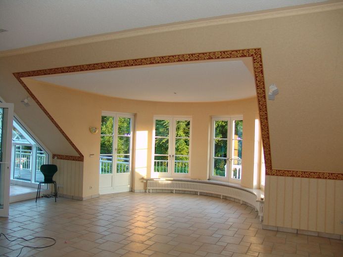 Represäntive Premium-Villa in gefragter Lage von Kolkwitz - VERKAUF IM DIGITALEN BIETERVERFAHREN – Wohnzimmer Obergeschoss