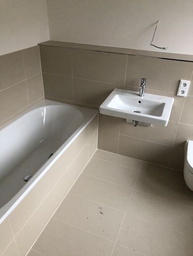 Appartement 4 pièces haut de gamme au Kastanien Hof à Alt-Osdorf – Badezimmer 1