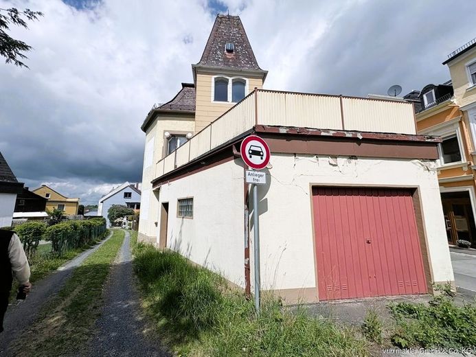 Zweifamilienhaus in Rehau mit großzügiger Wohnfläche und vielseitiger Nutzung – VUB0002431-18