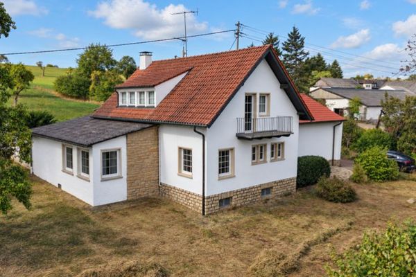 Wohnen, wo Kunstgeschichte entstand– Künstleranwesen mit Atelier und 5.500 m² Grundstück in Oberkail