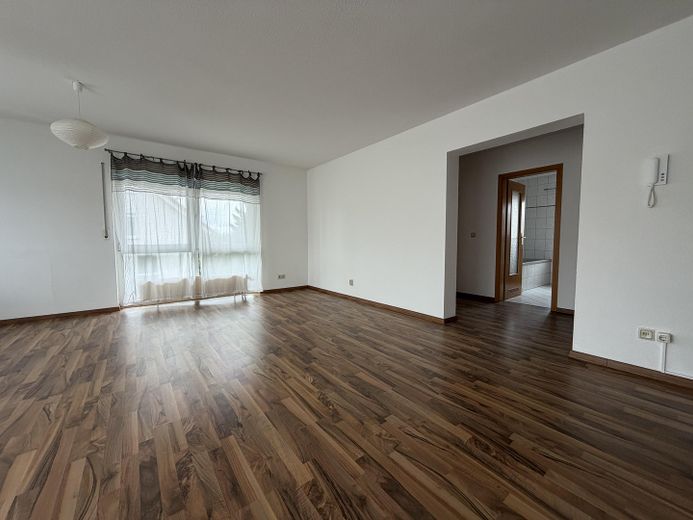 Eisenach ile Bad Salzungen arasında üst katta şık 3 odalı daire – Wohnzimmer