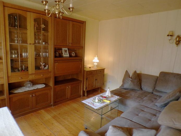 Natur. Ruhe. Bungalow auf Eckgrundstück mit unverbaubarem Ausblick – provisionsfrei! – 11_Wohnzimmer