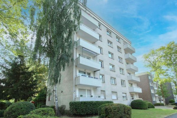 Gepflegte 4-Zimmer-Wohnung mit Balkon und Aufzug in Duisburg