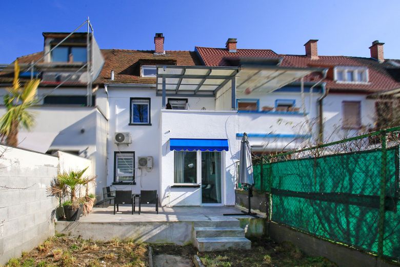 Hausansicht vom Garten aus