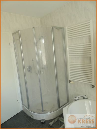 Moderne, zentrale, komfortable 3-Zimmer ETW 1.OG, Balkon, neuwertiger EBK und 3 PKW-Stellplätzen – Bild 9