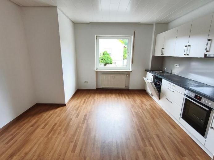 2 Zi. EG Wohnung mit Balkon – Küche mit Essplatz Bild 1