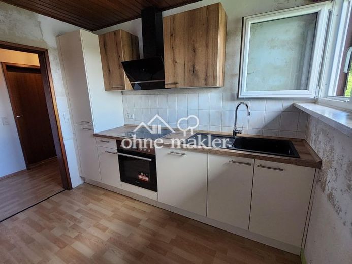 Sonnige 3-Zimmer-Wohnung mit EBK, Balkon, Keller, Garage und Stellplatz – Foto 1