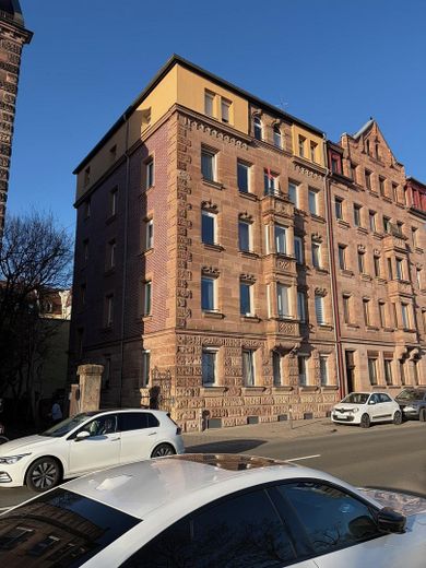Helle 1-Zimmer-Wohnung mit Burgblick – Top-Lage „Gärten hinter der Veste" – Blick auf Haus