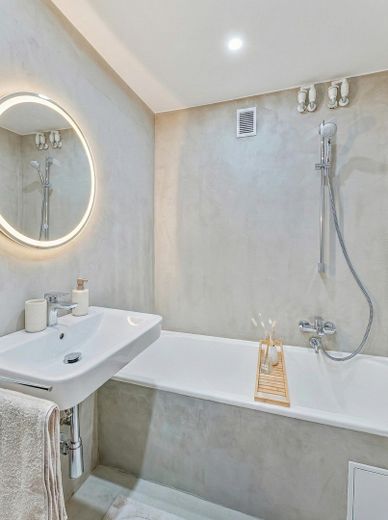 KOMİSYONSUZ - Batı cepheli balkonlu aydınlık 3,5 odalı daire - yeni tadilatlı – Badezimmer