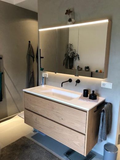 Badezimmer OG mit Waschtisch
