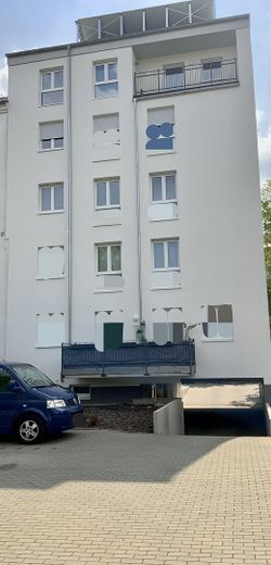 Provisionsfrei! Modernes Penthouse mit großer sonniger Dachterrasse – Rückseite