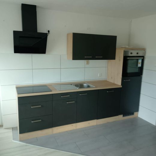 Gepflegte Wohnung mit großzügigem Grundriss inklusive Einbauküche – Küche 