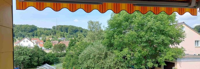 Besondere Gelegenheit: Freundliche 4-Zimmer Wohnung mit TG-Stellplatz in Steinheim am Albuch – Westbalkon