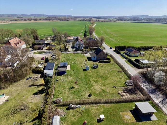 Provisions- und bauträgerfrei: Voll erschlossenes Baugrundstück in Kartlow – 10 Min. bis Wismar! – DrohneNordwest
