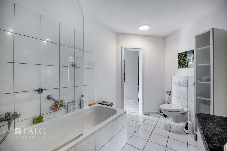 Appartamento condominiale di 2 locali affittato con giardino e garage a Köln-Widdersdorf – Badezimmer