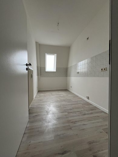 Erstbezug nach Sanierung - Großzügige 3-Raumwohnung in Zwickau-Nord im DG – Foto 1