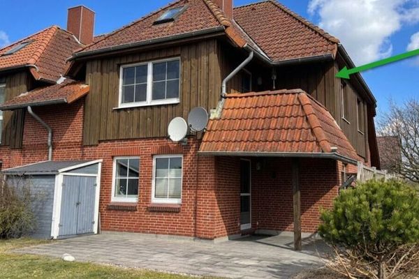 Feriengäste willkommen – stilvolle Maisonette in Feldrandlage mit sonniger Loggia