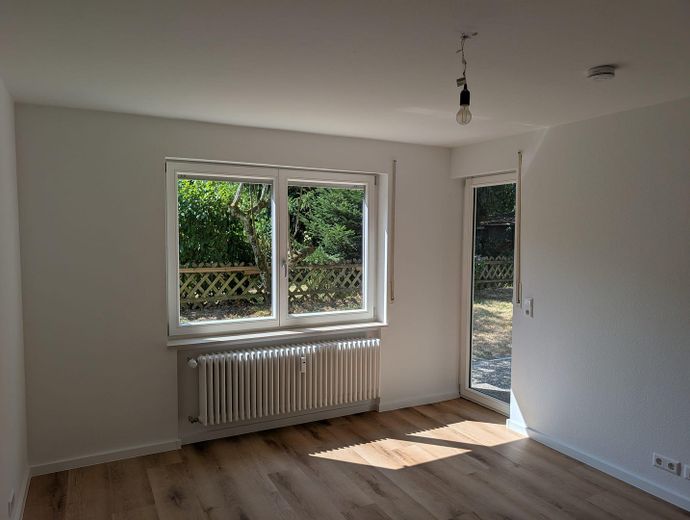 Hochwertig kernsanierte 2-Zi.-Gartenwohnung mit Terrasse & großem Garten – फोटो 2