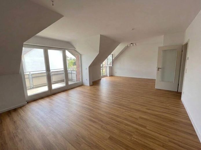 Penthouse-Maisonette der Extraklasse: Wohnen über zwei Ebenen mit 2 Balkonen und Aufzug – Foto 1