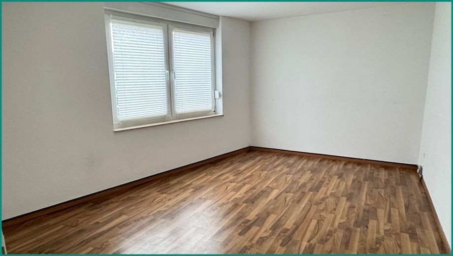 DREIFAMILIENHAUS IM STADTZENTRUM VON REMSCHEID - 2 WOHNEINHEITEN VERMIETET - MÖGLICHKEIT ZUM EIGENNUTZ – Schafzimmer der Wohnung im Erdgeschoss