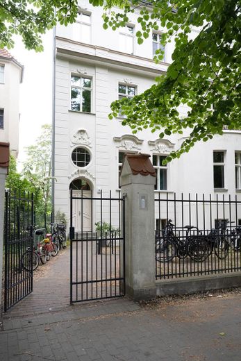 Rarität! Barrierefreie Gartenwohnung in Neobarock-Villa! – Fassade