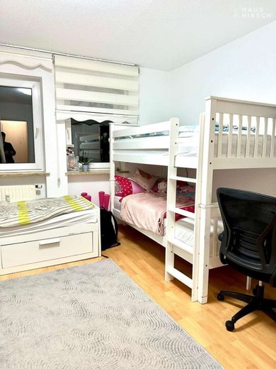 Zentral, hell &amp; gut geschnitten: 3-Zimmer-Wohnung mit Lift &amp; TG in der Fürther Südstadt – Kinderzimmer