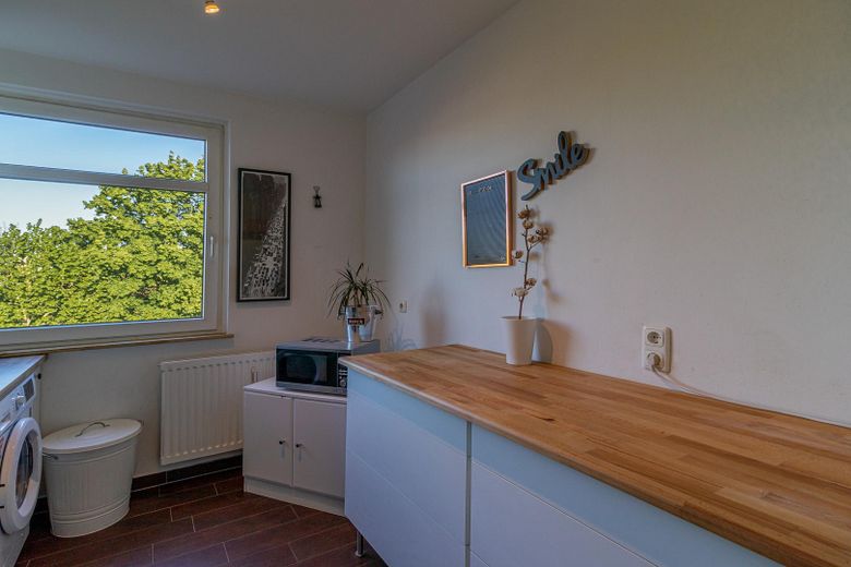 Designer terrace apartment (18 min. central station) nature, parking space (only temporarily 6-12 months) 1,700 € incl. additional costs – Küche