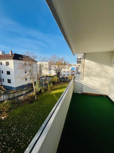 Moderne 3,5-Zimmer-Wohnung (108 m²) – Erstklassig saniert mit großem Wohnbereich – Balkon Südseite 