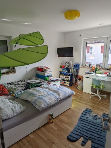 Einfamilienhaus nähe Saturnarena – OG Zimmer1