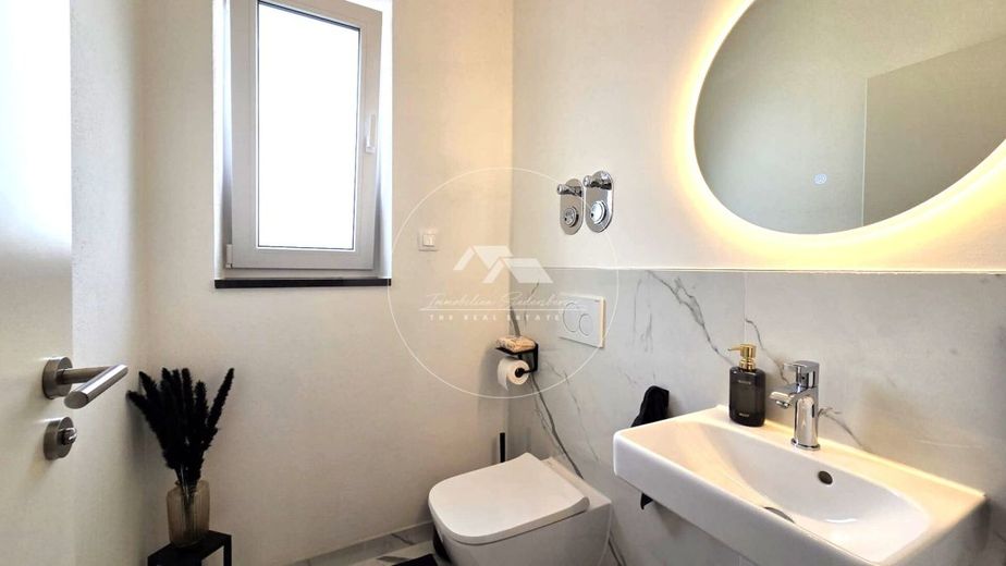 Exklusives Juwel mit großem Balkon, Designküche &amp; hochwertiger Ausstattung in Top-Lage von Teublitz – Gäste-WC