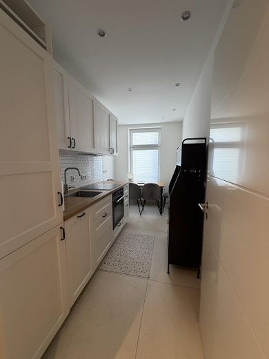 Balıksırtı parke zeminli, Berlin-Wilmersdorf’ta süreli kiralık, mobilyalı 3 odalı eski bina dairesi, 80m2 – Küche