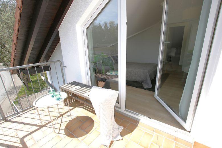 Klimatisierte 3-Zimmer-Wohnung mit 2 Balkonen – frisch saniert, sofort bezugsfrei, provisionsfrei – Balkon 1