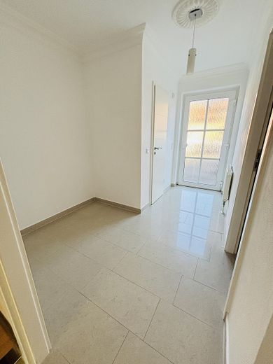 Stilvolles Reiheneckhaus mit Garage Stellplatz und ausgebautem Dachbereich mit Badezimmer – Foto 8