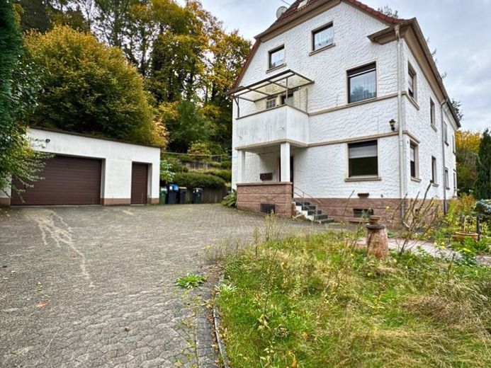 Dom 2-3-rodzinny z podjazdem i garażami w dobrej lokalizacji Fechingen – Foto 1