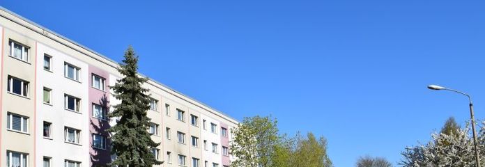 Appartement individuel en rez-de-chaussée surélevé avec balcon