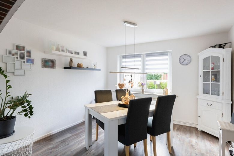 Ihre Oase: Doppelhaushälfte mit großem Garten! – Esszimmer