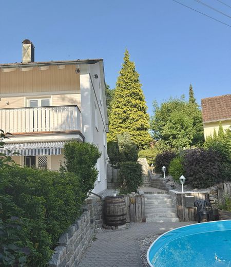 Poolbereich, Hausfront