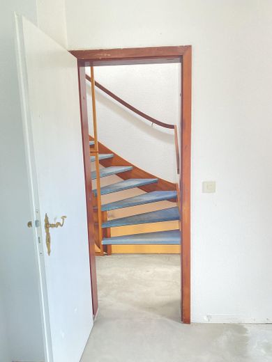 Casa a schiera centrale a Norderstedt con giardino e garage! – Aufgang zum Dachgeschoss