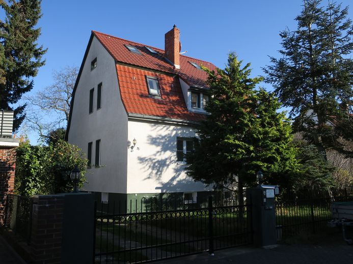 Verkaufe schönes Einfamilienhaus in Lichtenrade mit großem Garten von Privat ohne Makler – Straßenseite