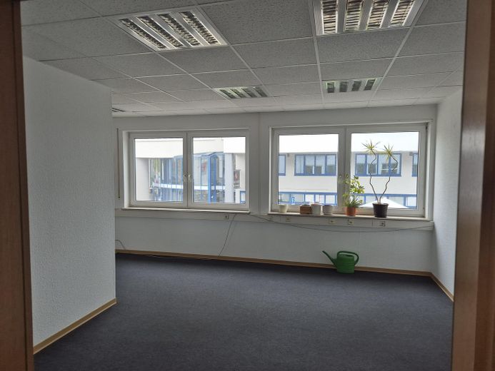 187 qm Büro/Gewerbewohnung in guter Geschäftslage zu vermieten – Büro1