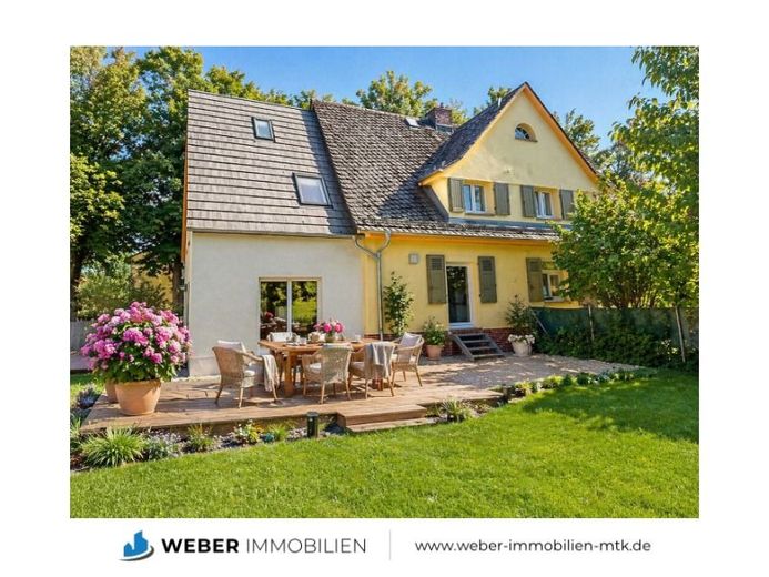 ZWEI Doppelhaushälften auf RIESIGEM SONNEN-Grundstück in ZENTRALER Lage – KI generiertes Gestaltungsbeispiel für den Garten, Haus 1