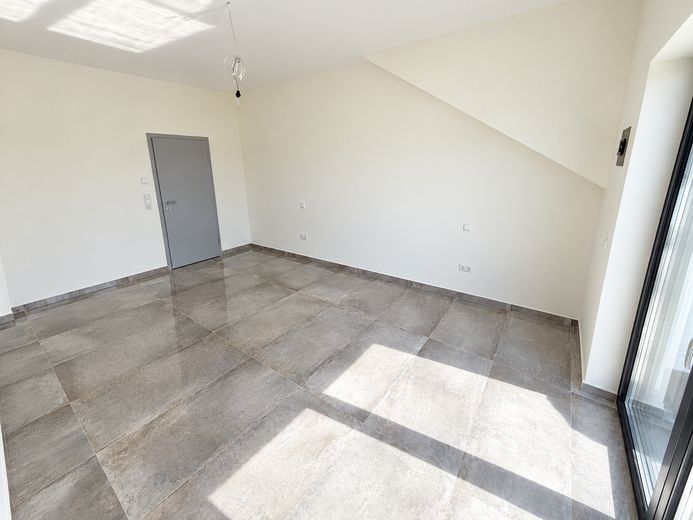 Attico di 4 locali di prima qualità con terrazza sul tetto e garage + posto auto – senza commissioni – Schlafzimmer