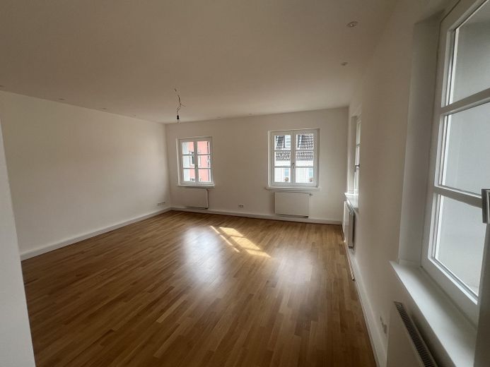 Helle 3 Zimmer Wohnung in der Carlstadt – Wohnzimmer