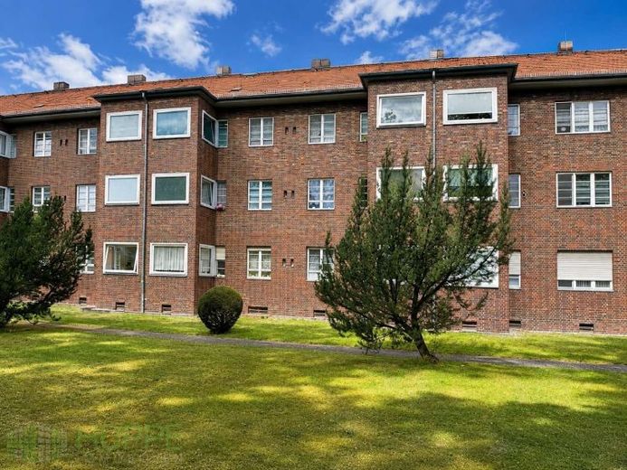 Mariendorf - Bezugsfreie Wohnung mit Dielen und Wintergarten in denkmalgeschützter Wohnanlage – Foto 1