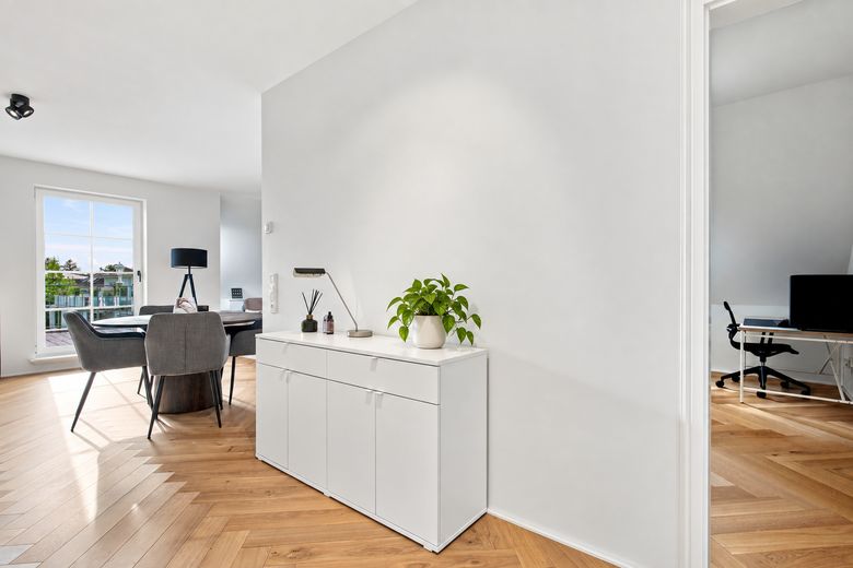 Hochwertig modernisierte Endetagenwohnung in begehrter Wohnlage – provisionsfrei – Flur